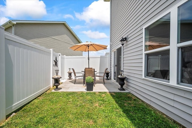 2183 Nectar Ln, Columbia, TN 38401 - view of yard featuring a patio