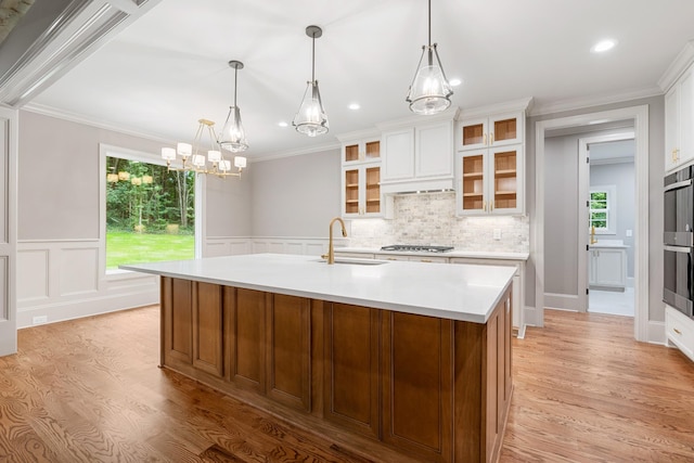 333 Burris Rd, Mount Juliet, TN 37122 - kitchen with a sink, a chandelier, light countertops, light wood-style floors, and ornamental molding