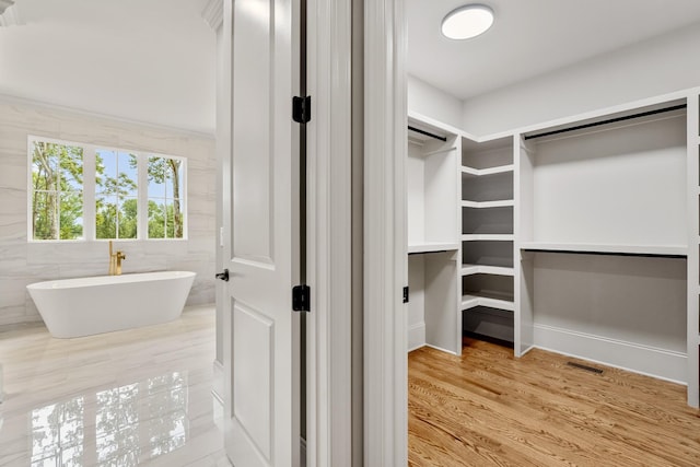 333 Burris Rd, Mount Juliet, TN 37122 - walk in closet featuring light wood-style flooring