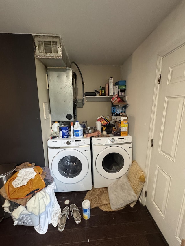 2408 Woodale Ln, Nashville, TN 37207 - washroom with washer and clothes dryer
