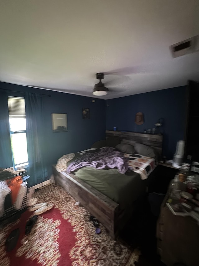 2408 Woodale Ln, Nashville, TN 37207 - bedroom with a ceiling fan