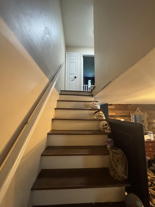 2408 Woodale Ln, Nashville, TN 37207 - view of stairs