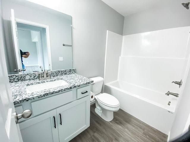 100 Wt Hardison Ave, Portland, TN 37148 - bathroom with wood finished floors, toilet, vanity, and bathing tub / shower combination
