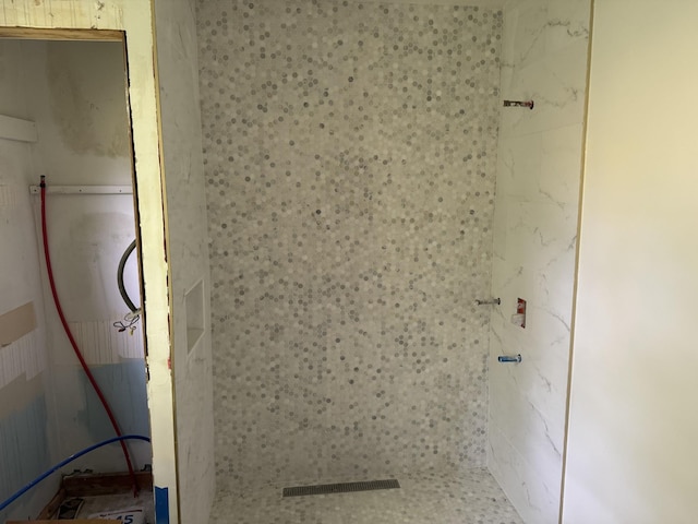 662 Happy Hollow Rd, Goodlettsville, TN 37072 - full bathroom featuring a walk in shower