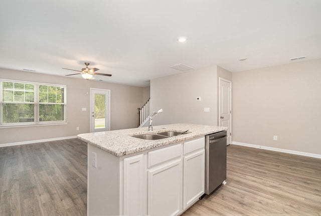 142 Rising Pvt Ln, Gallatin, TN 37066 - kitchen featuring stainless steel dishwasher, a sink, light wood-style floors, baseboards, and recessed lighting