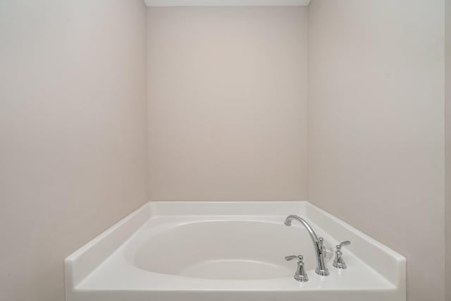 142 Rising Pvt Ln, Gallatin, TN 37066 - full bathroom featuring a bath