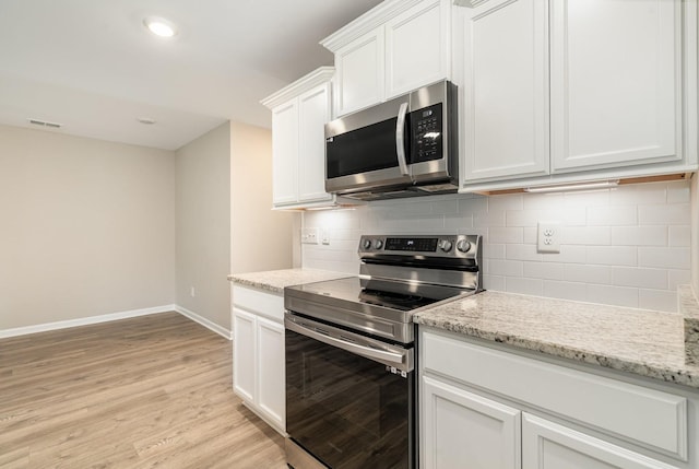 142 Rising Pvt Ln, Gallatin, TN 37066 - kitchen with stainless steel appliances, baseboards, light wood-style floors, tasteful backsplash, and recessed lighting