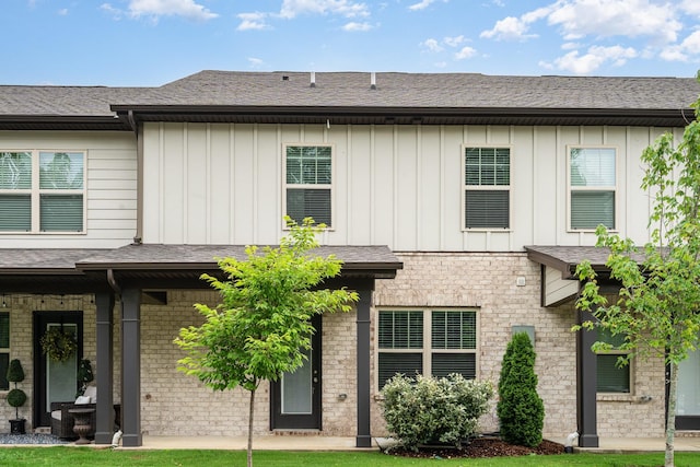 142 Rising Pvt Ln, Gallatin, TN 37066 - back of property featuring board and batten siding and a shingled roof