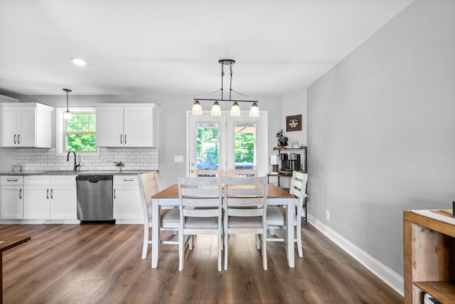 1341 Sussex Dr, Clarksville, TN 37042 - dining area featuring dark wood-style floors, healthy amount of natural light, baseboards, and recessed lighting