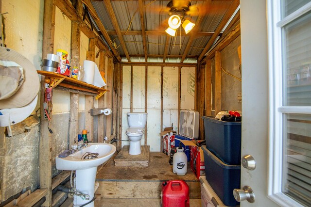 230 Silver Water Ln, Counce, TN 38326 - bathroom featuring toilet, ceiling fan, and a bidet