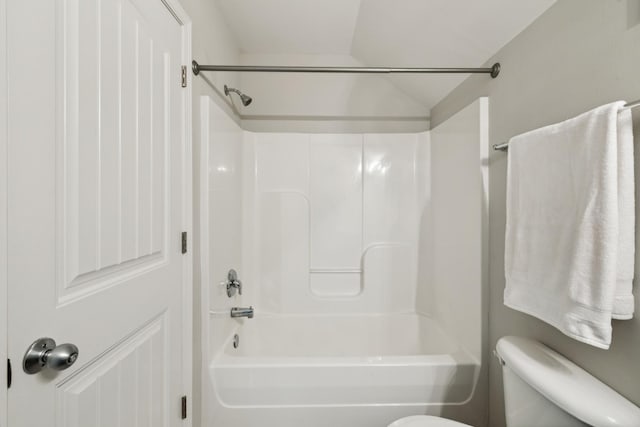 2040 Belshire Way, Spring Hill, TN 37174 - bathroom with toilet and washtub / shower combination