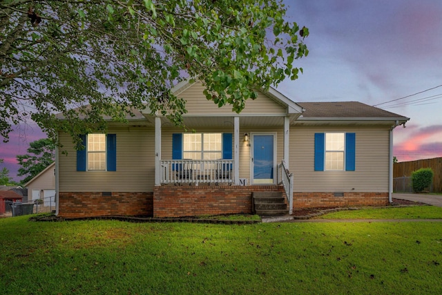 2879 Chinquapin Ln, Clarksville, TN 37043 - bungalow with covered porch, crawl space, and roof with shingles