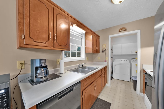 2879 Chinquapin Ln, Clarksville, TN 37043 - kitchen featuring a sink, stainless steel appliances, washer and clothes dryer, light countertops, and brown cabinets