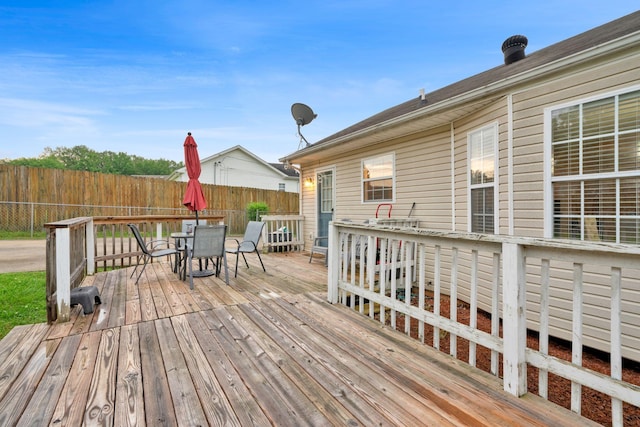 2879 Chinquapin Ln, Clarksville, TN 37043 - wooden terrace with outdoor dining area