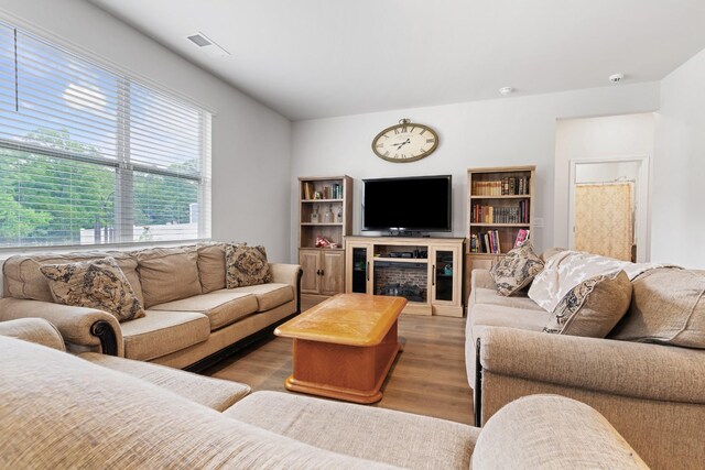 5073 Hunters Village Dr, Lebanon, TN 37087 - living area featuring wood finished floors