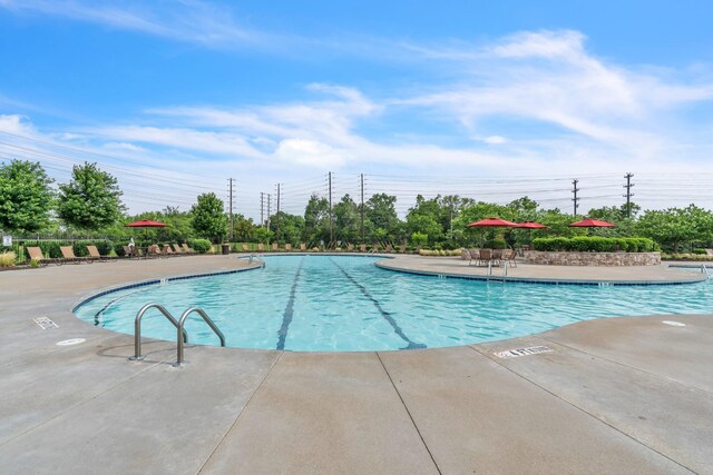 5073 Hunters Village Dr, Lebanon, TN 37087 - community pool featuring a patio area