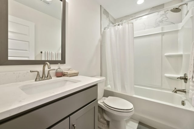 3650 Riggins Rd, Cumberland Furnace, TN 37051 - bathroom with vanity, shower / bath combo, toilet, and recessed lighting