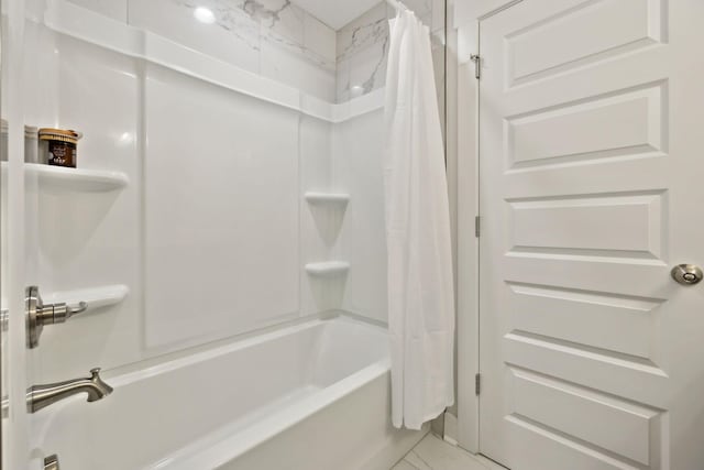 3650 Riggins Rd, Cumberland Furnace, TN 37051 - full bathroom featuring shower / tub combo