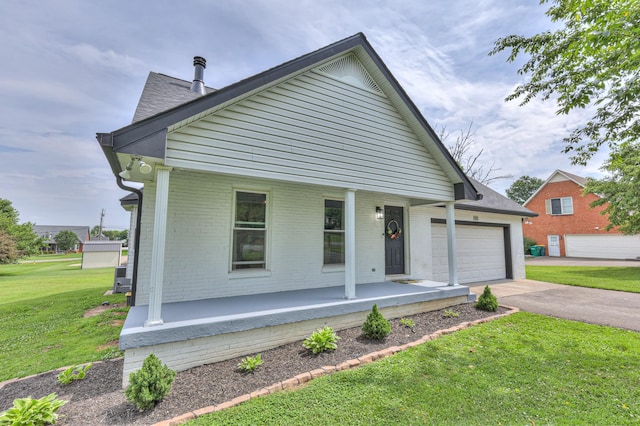 1713 Hollow Oak Dr, Lebanon, TN 37087 - view of front of home with a porch, a front lawn, a garage, brick siding, and driveway