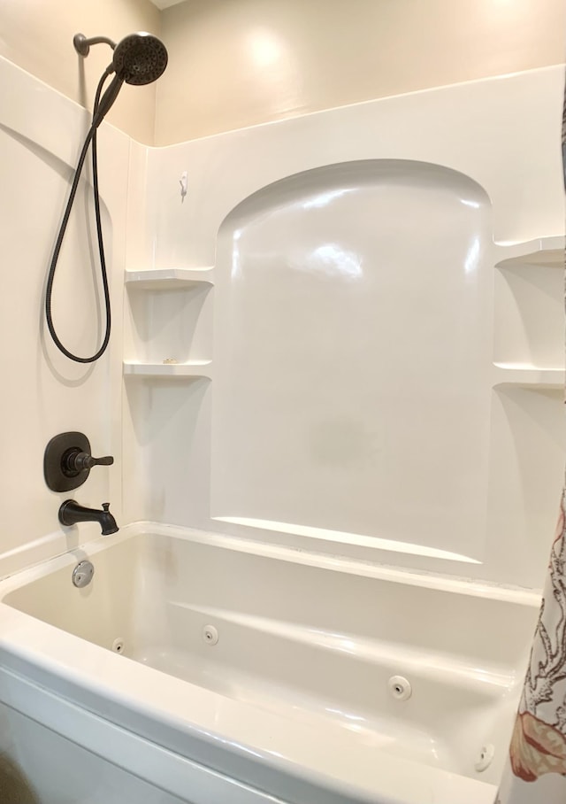 1635 Barrywood Cir E, Clarksville, TN 37042 - bathroom with a combined bath / shower with jetted tub