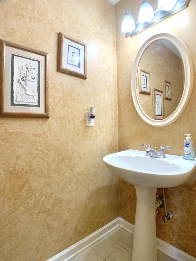 1635 Barrywood Cir E, Clarksville, TN 37042 - bathroom with tile patterned flooring, baseboards, and a sink