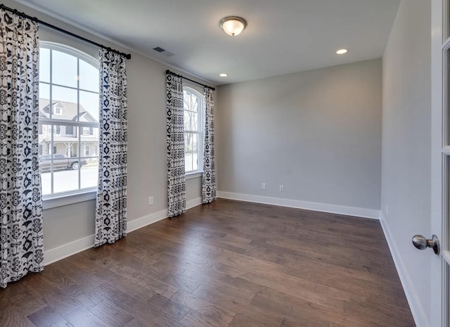 135 Grandstand Blvd, Gallatin, TN 37066 - unfurnished room featuring plenty of natural light, dark wood-style flooring, baseboards, and recessed lighting