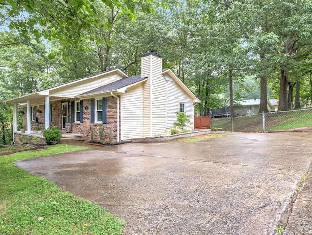 130 Shane Lee Cir, Dover, TN 37058 - ranch-style home featuring covered porch, driveway, a chimney, and brick siding