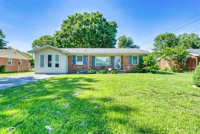 413 Colonial Ter, Hopkinsville, KY 42240 - single story home with a front lawn and brick siding