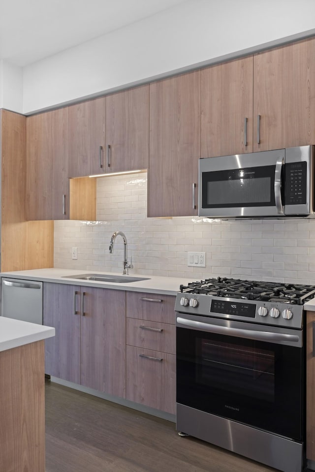 1212 Demonbreun St N Unit A5, Nashville, TN 37203 - kitchen with stainless steel appliances, a sink, light countertops, modern cabinets, and tasteful backsplash