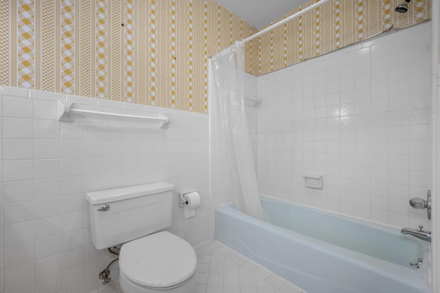 2715 Clearview Ct, Murfreesboro, TN 37129 - full bathroom with toilet, shower / bath combo, tile walls, and wainscoting