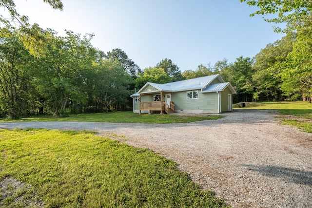 1320 Napier Lake Rd, Hohenwald, TN 38462 - view of front of property featuring driveway, metal roof, and a front yard