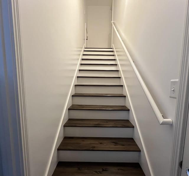 219 Dugger Dr, Clarksville, TN 37042 - stairway with wood finished floors