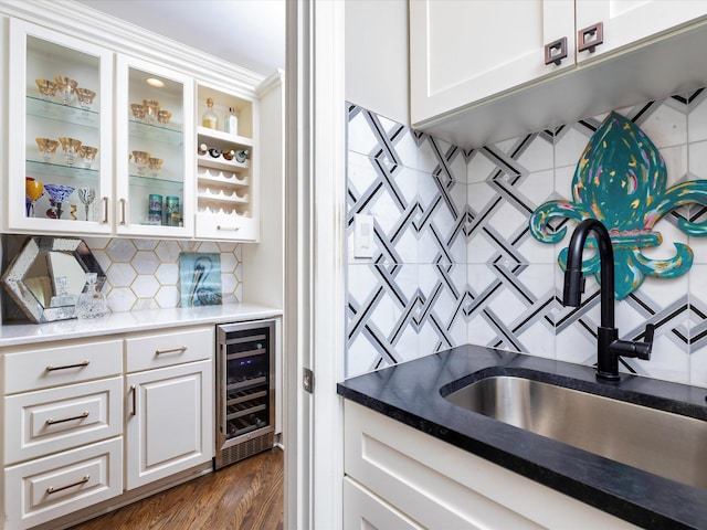 1004 Jones Pkwy, Brentwood, TN 37027 - indoor wet bar with beverage cooler, decorative backsplash, and dark wood-style floors
