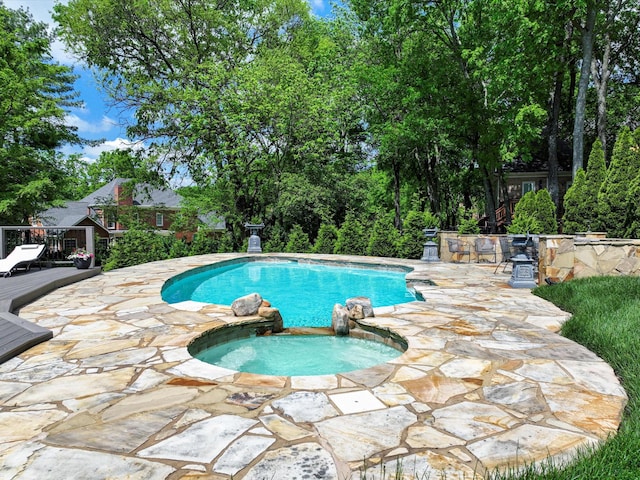 1004 Jones Pkwy, Brentwood, TN 37027 - view of pool featuring a pool with connected hot tub, a deck, and a patio area