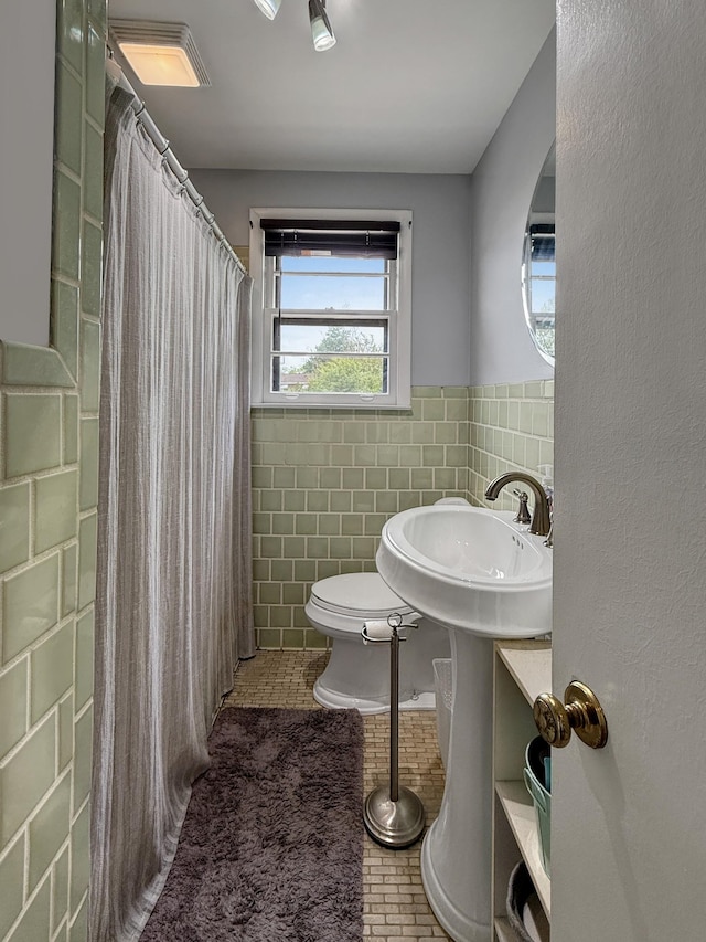 3113 Stafford Dr, Nashville, TN 37214 - full bath with tile walls, toilet, tile patterned floors, a wainscoted wall, and a shower with curtain