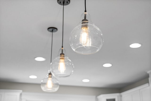 982 Red Bluff Way, Adams, TN 37010 - detailed view of recessed lighting