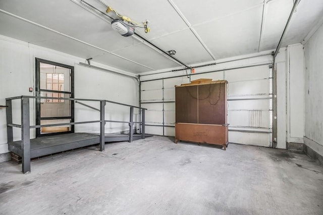 852 Eastland Rd, Sparta, TN 38583 - garage featuring a garage door opener