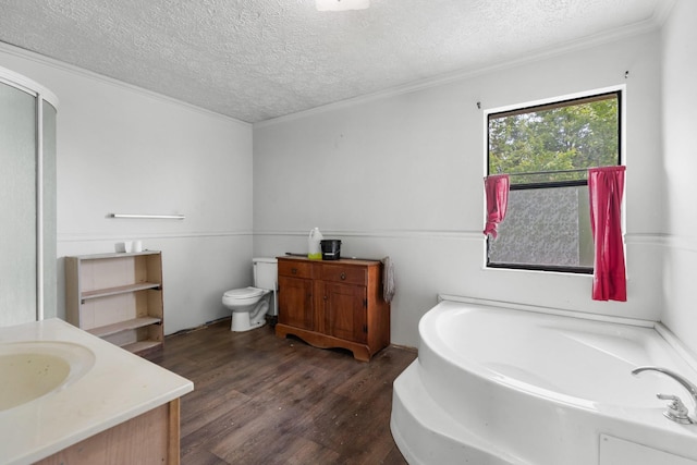 210 Welch Rd, Tazewell, TN 37879 - full bath with a garden tub, a textured ceiling, wood finished floors, crown molding, and vanity