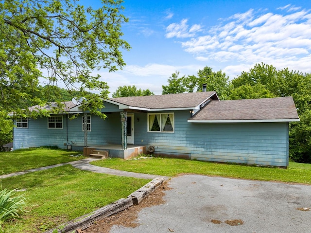 210 Welch Rd, Tazewell, TN 37879 - ranch-style house featuring a front yard