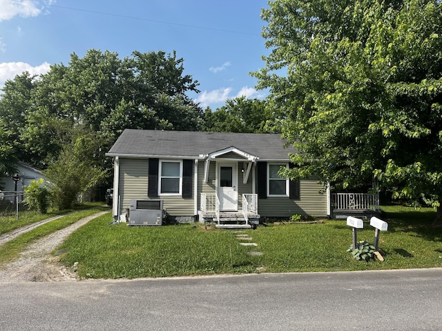 702 W 2nd St W, Dickson, TN 37055 - view of front facade with central AC unit, a front yard, and dirt driveway