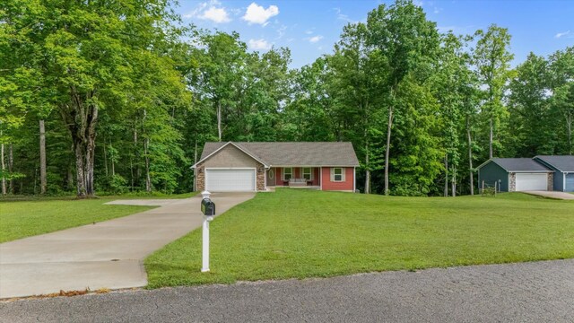 439 Ferry Bend Trl, Crossville, TN 38571 - ranch-style home with a front yard, driveway, and covered porch
