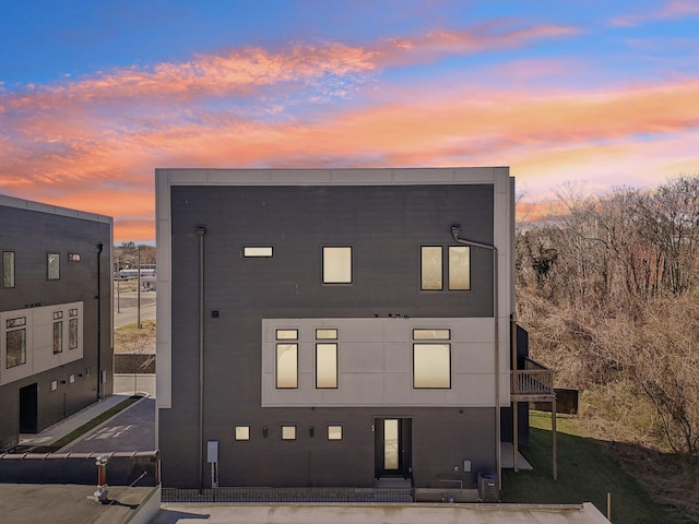 107 E 9th St Unit C6, Columbia, TN 38401 - view of front of home with central air condition unit