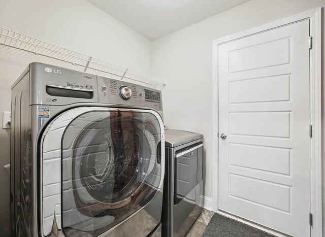 1175 Eagles Nest Ln, Clarksville, TN 37040 - laundry area featuring washing machine and clothes dryer