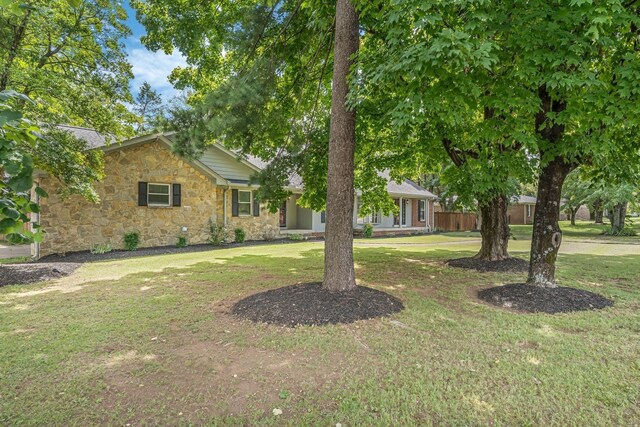 818 N Rutherford Blvd, Murfreesboro, TN 37130 - view of front of home with stone siding and a front yard