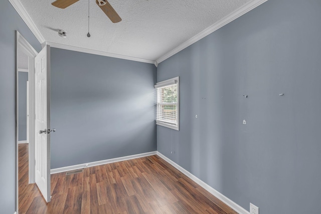 135 Carter Rd, Winchester, TN 37398 - empty room with a textured ceiling, wood finished floors, a ceiling fan, crown molding, and baseboards