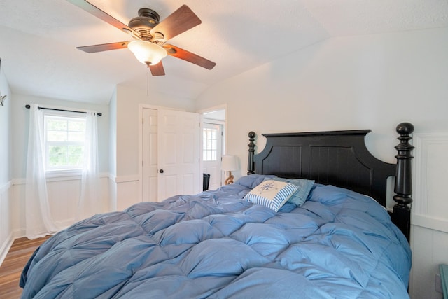 91 Creekside View Ln, Decaturville, TN 38329 - bedroom featuring lofted ceiling, light wood-style floors, and a ceiling fan