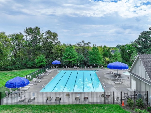 2844 Bluestem Ln, Murfreesboro, TN 37128 - community pool with a patio and view of wooded area