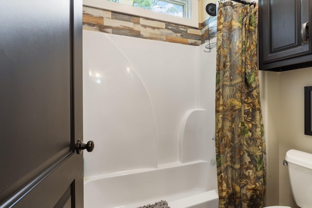 532 Tidwell Rd, Bon Aqua, TN 37025 - full bathroom featuring toilet and shower / tub combo