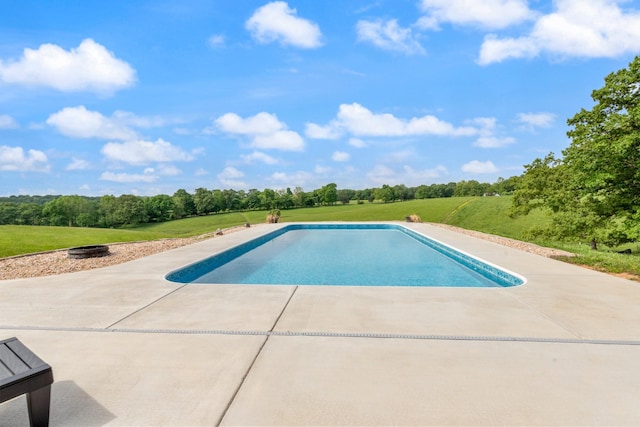 532 Tidwell Rd, Bon Aqua, TN 37025 - swimming pool featuring a patio and a lawn