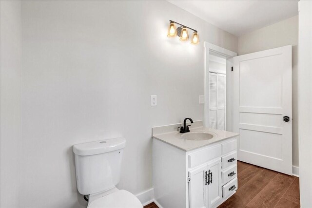 1115 Grantland Ave, Murfreesboro, TN 37129 - bathroom featuring vanity, toilet, wood finished floors, and baseboards